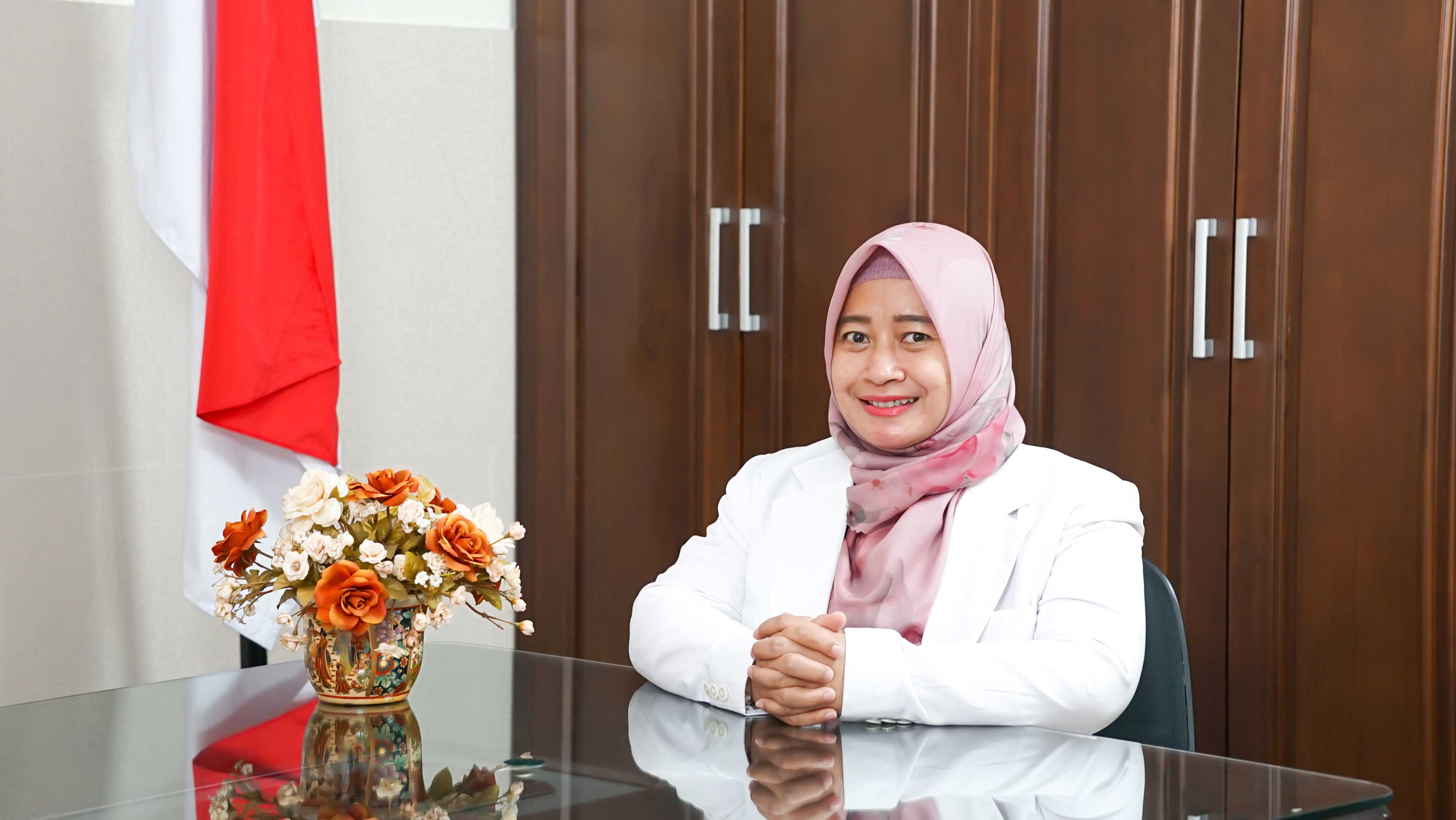 dr. Dewi Kartika Sari