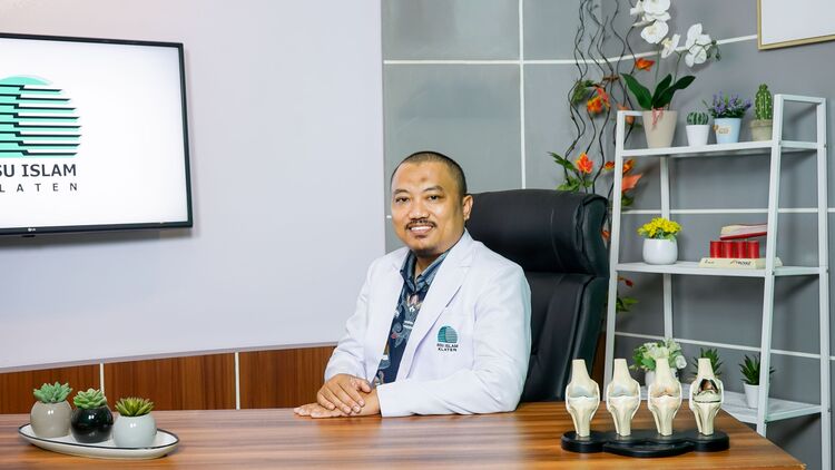 dr. Sholahuddin Rhatomy, Sp.OT(K) Hip-KNEE